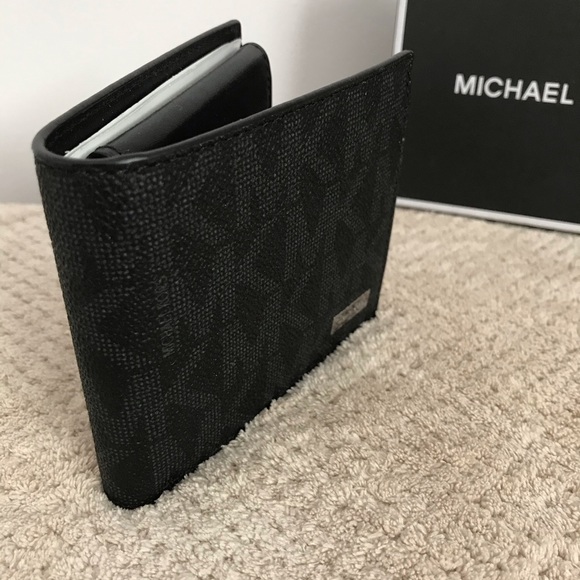 Michael Kors Billfold with Coin Pocket - Picture 3 of 5